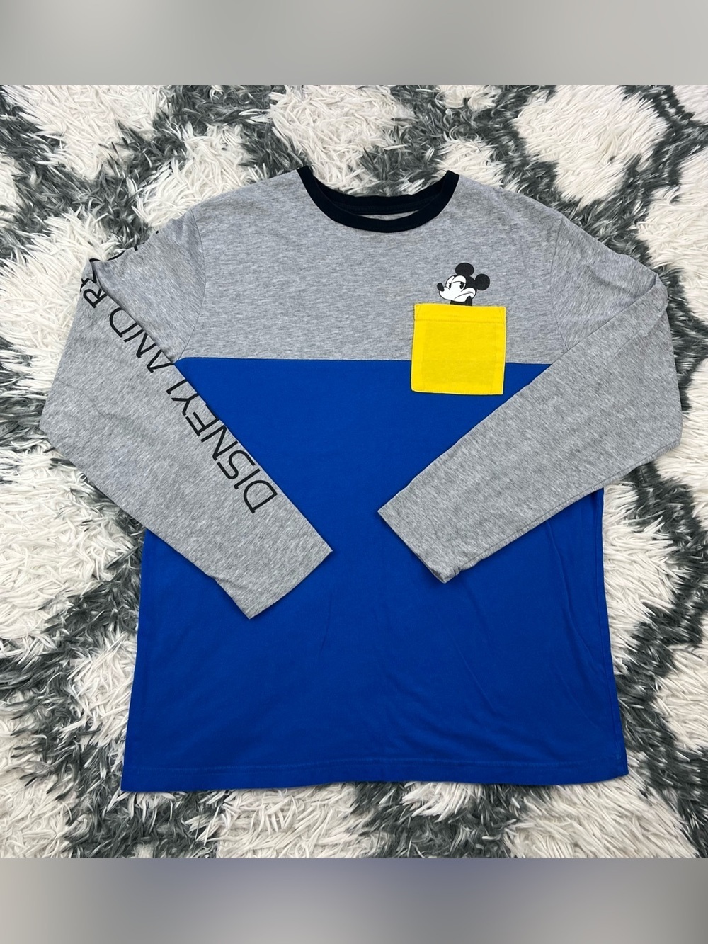 Disney Parks Men’s Gray Blue Pocket T-shirt Mickey Mouse Size Small